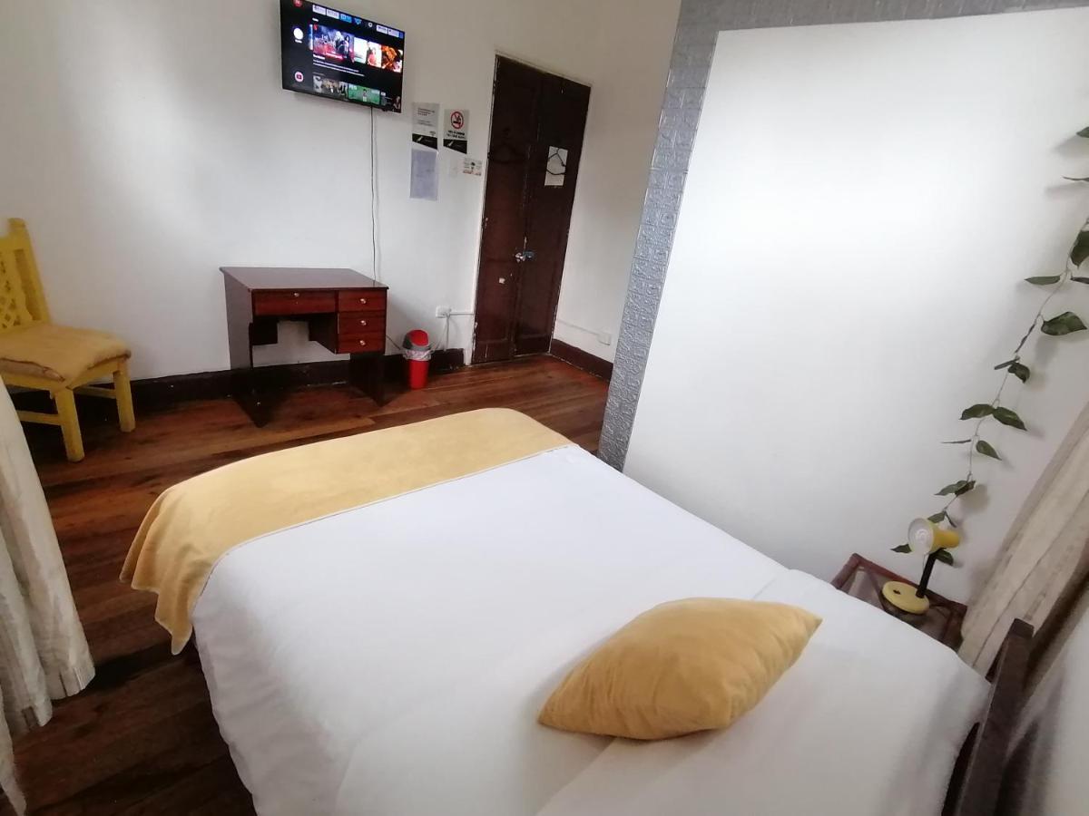 Galapagos Natural Life Hostel Кіто Екстер'єр фото
