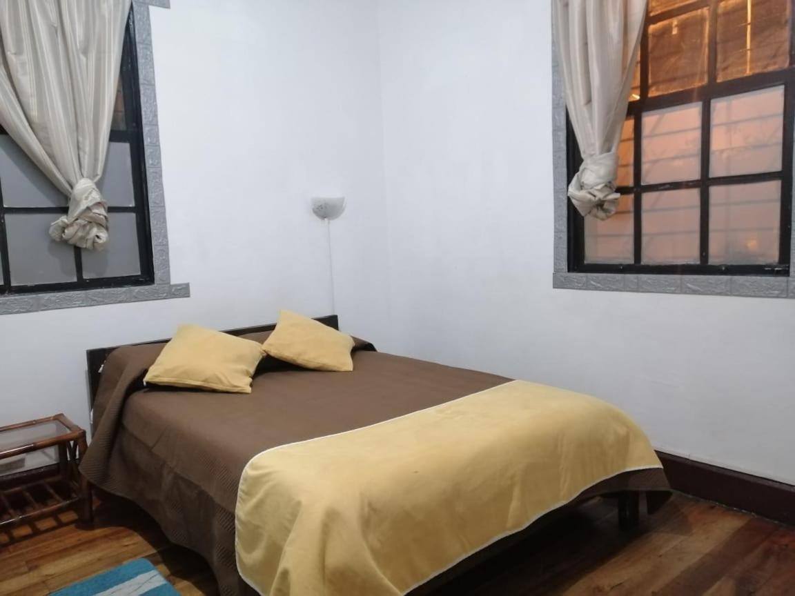 Galapagos Natural Life Hostel Кіто Екстер'єр фото
