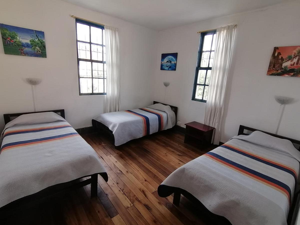 Galapagos Natural Life Hostel Кіто Екстер'єр фото