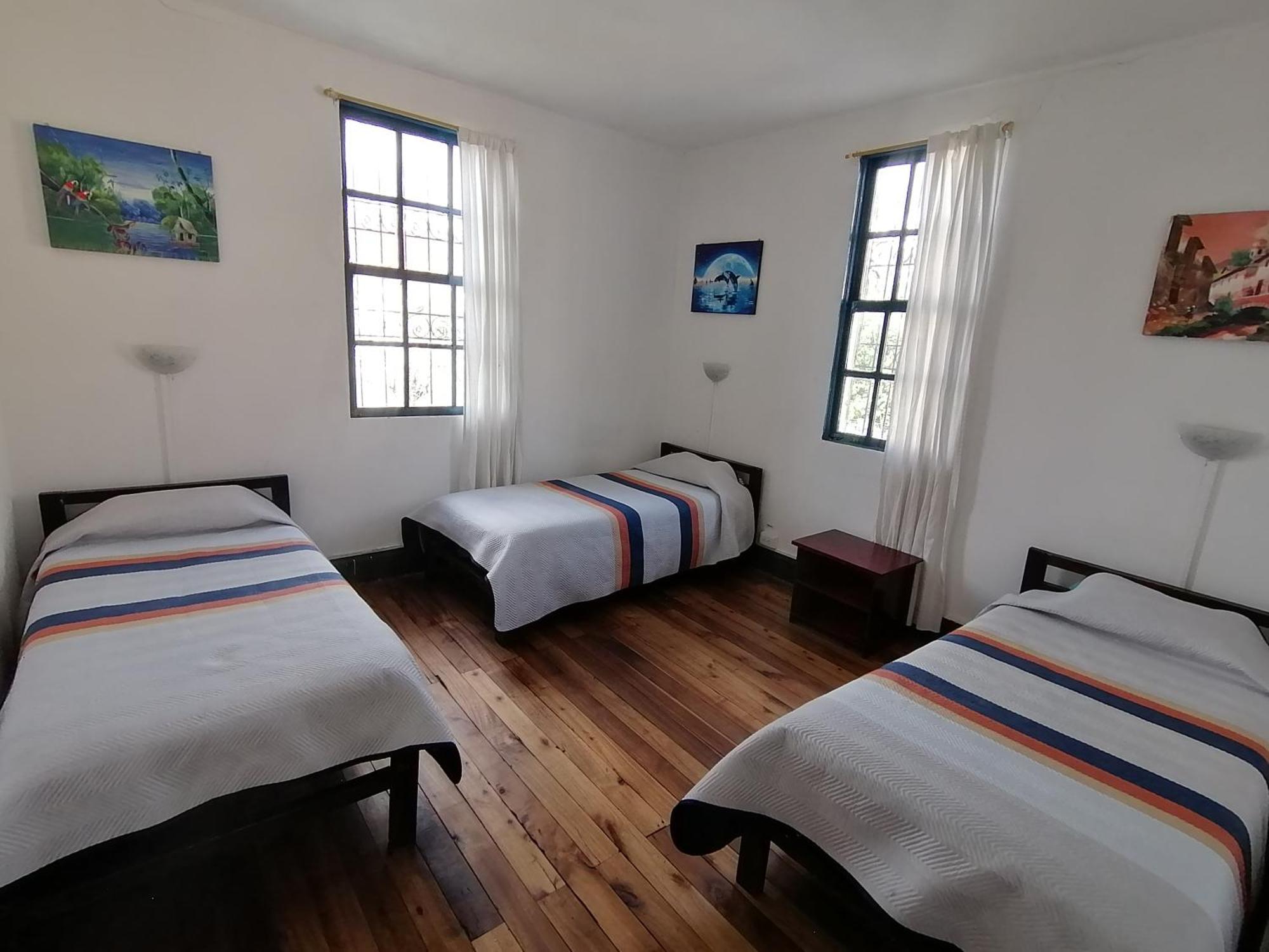 Galapagos Natural Life Hostel Кіто Екстер'єр фото