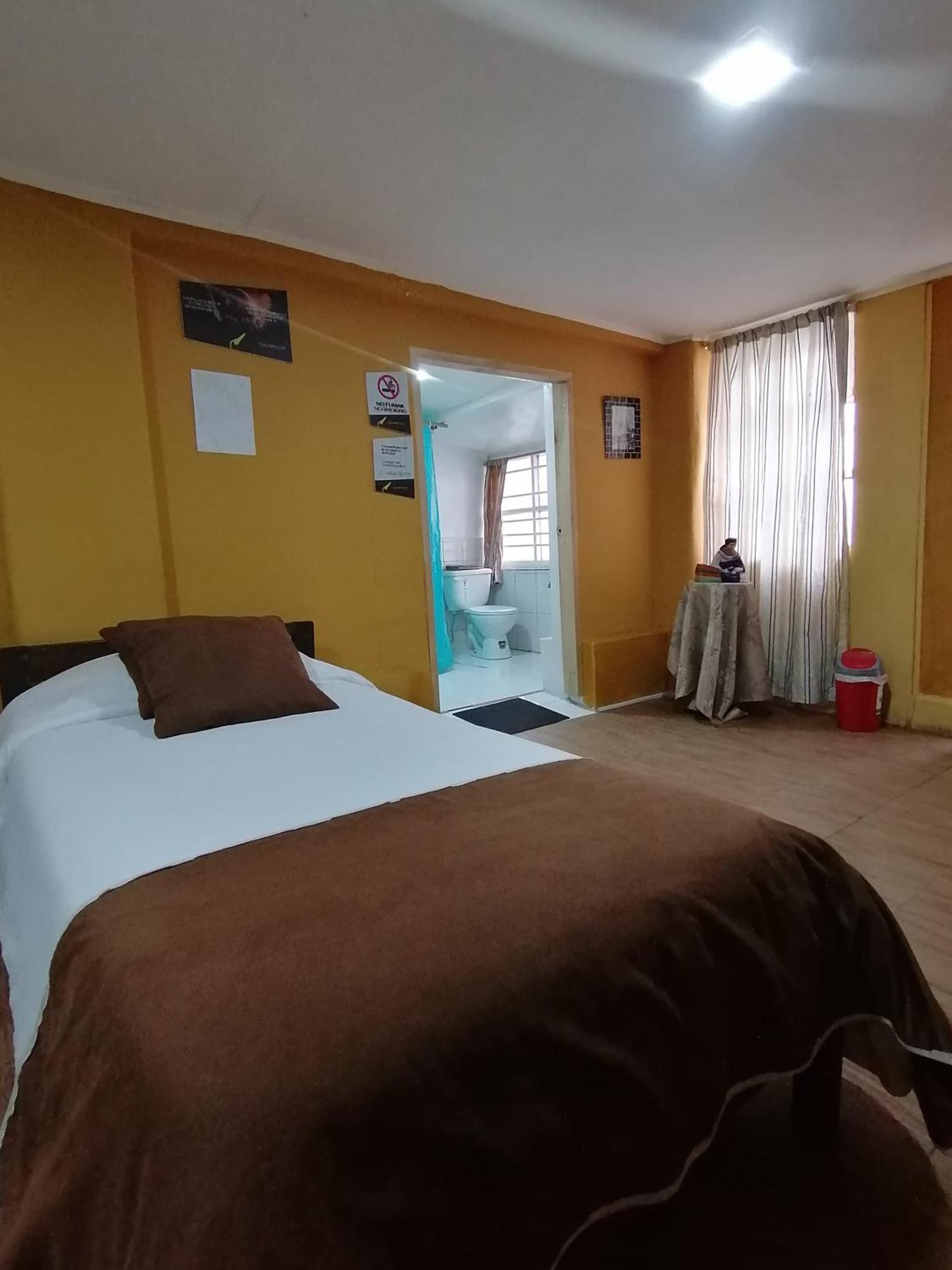 Galapagos Natural Life Hostel Кіто Екстер'єр фото